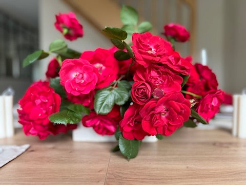 Flowers in Paris: Discover 2024 Floral Trends with Rose & Ivy