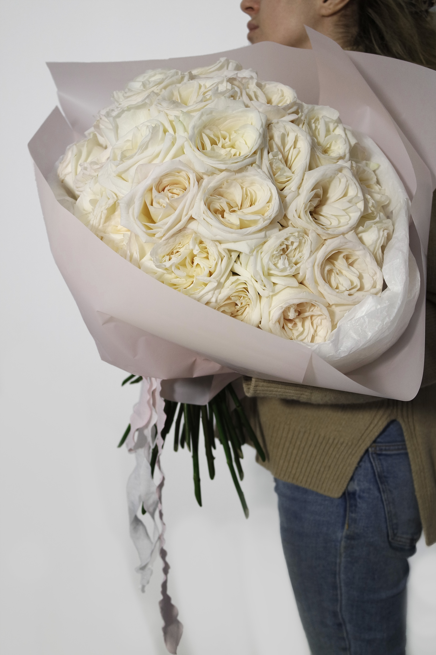 White roses mono bouquet